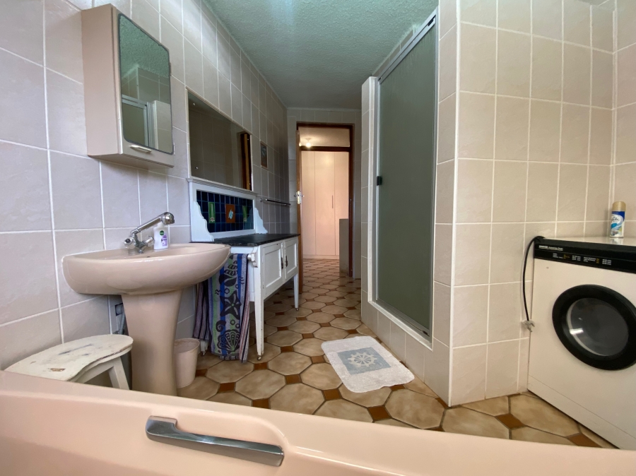 5 Bedroom Property for Sale in Cintsa East Eastern Cape